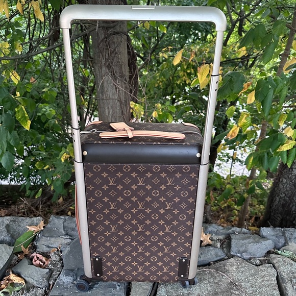 Louis Vuitton M41416 Bandoulière 50 & Louis Vuitton M23203
Horizon 55 combo - Picture 12 of 17